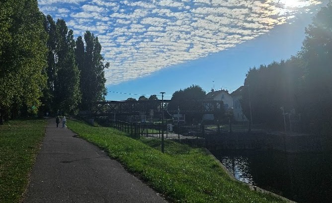 A riverside path in Compiègne